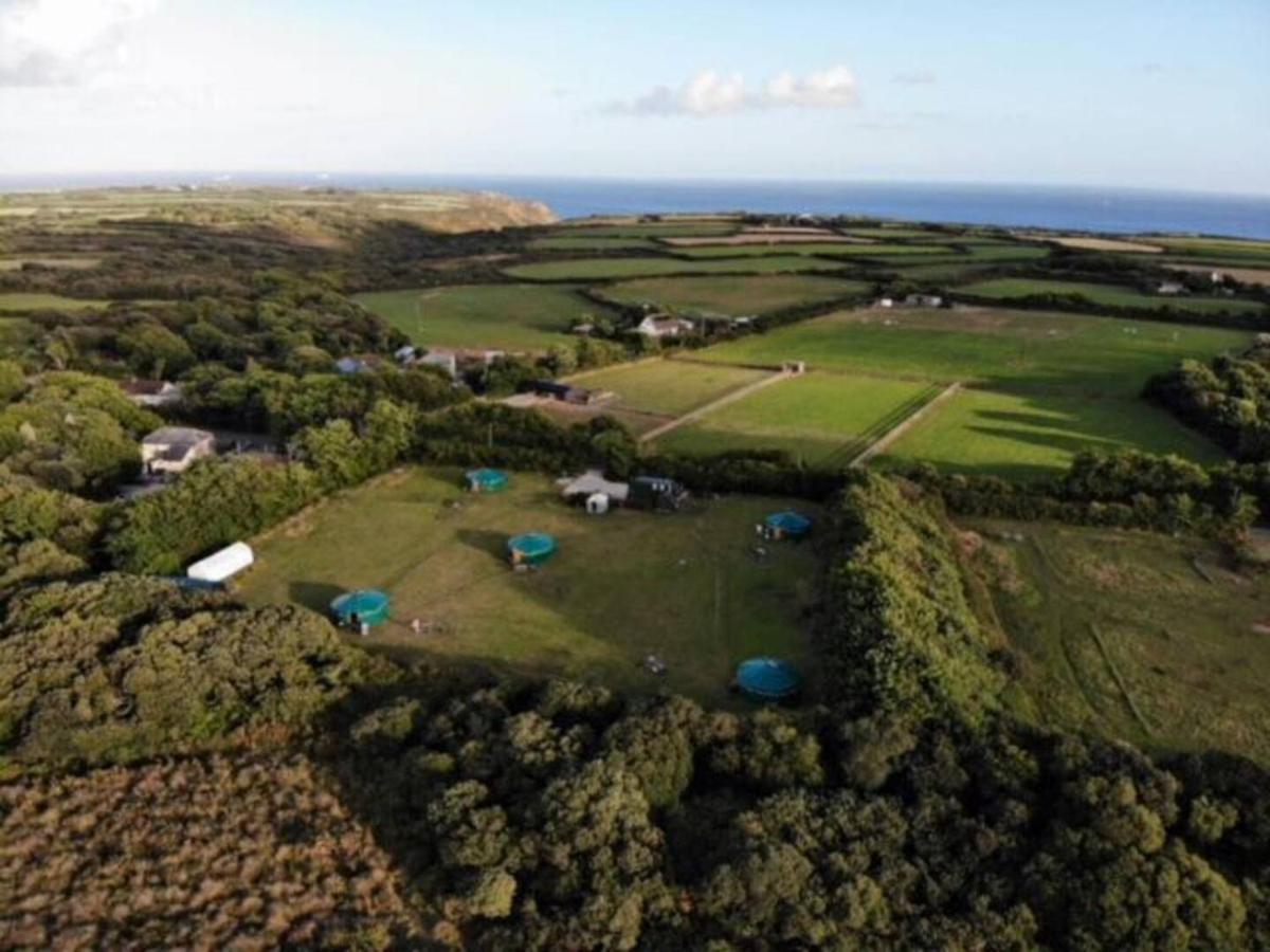 Alder Yurt Wych Elm Glamping Hotel Helston Eksteriør billede